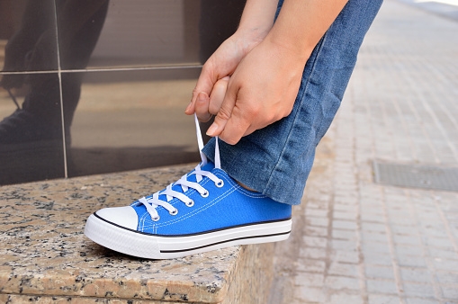 Как завязать шнурки, чтобы они не развязывались?